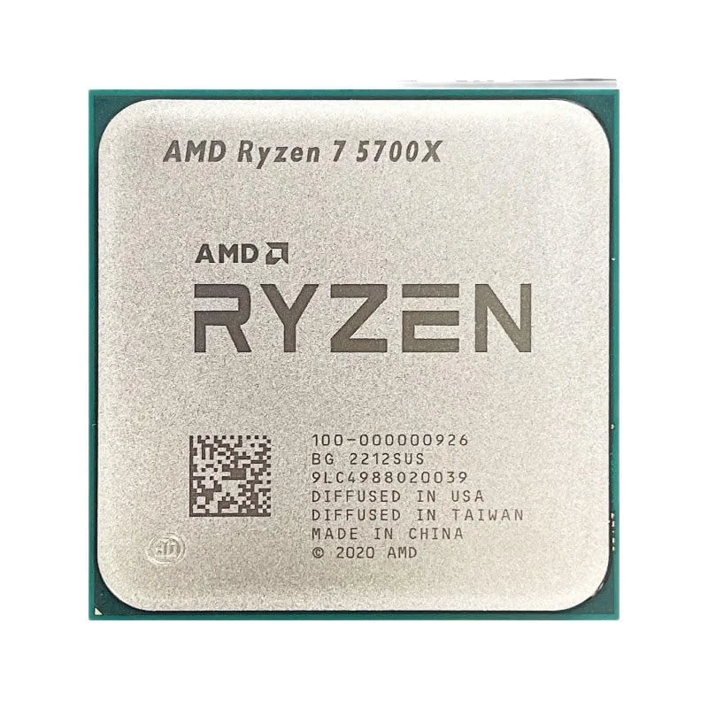 Nahaufnahme des Ryzen 7 5700x-Prozessors auf weißem Hintergrund