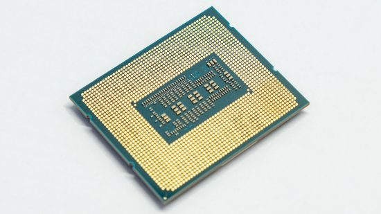 Umgedrehtes Bild des Prozessors, auf dem die Pins zu sehen sind