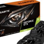Bild der Grafikkarte von Nvidia neben ihrer Verpackung auf weißem Hintergrund